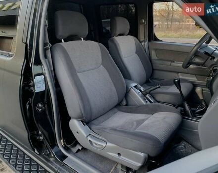 Чорний Ніссан НП300, об'ємом двигуна 2.5 л та пробігом 220 тис. км за 14999 $, фото 32 на Automoto.ua