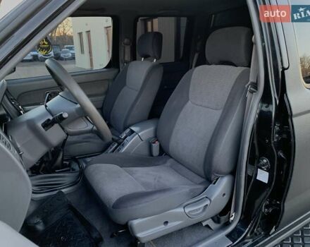 Чорний Ніссан НП300, об'ємом двигуна 2.5 л та пробігом 220 тис. км за 14999 $, фото 24 на Automoto.ua