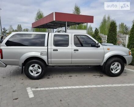 Ниссан НП300 2013 в Олевске на Automoto.ua Серый Ниссан НП300, объемом двигателя 2.49 л и пробегом 345 тыс. км за 13000 $, фото 1 на Automoto.ua