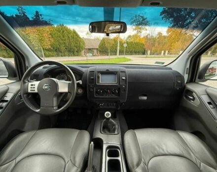 Ниссан Навара 2003 в Сумах на Automoto.ua Белый Ниссан Навара, объемом двигателя 2.5 л и пробегом 278 тыс. км за 4100 $, фото 3 на Automoto.ua