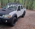 Белый Ниссан Навара, объемом двигателя 2.5 л и пробегом 283 тыс. км за 5500 $, фото 1 на Automoto.ua