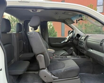 Белый Ниссан Навара, объемом двигателя 2.5 л и пробегом 268 тыс. км за 4600 $, фото 8 на Automoto.ua