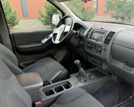 Белый Ниссан Навара, объемом двигателя 2.5 л и пробегом 268 тыс. км за 4600 $, фото 5 на Automoto.ua