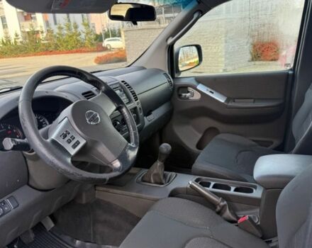 Белый Ниссан Навара, объемом двигателя 2.5 л и пробегом 268 тыс. км за 4600 $, фото 6 на Automoto.ua