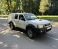 Белый Ниссан Навара, объемом двигателя 2.5 л и пробегом 123 тыс. км за 6800 $, фото 1 на Automoto.ua