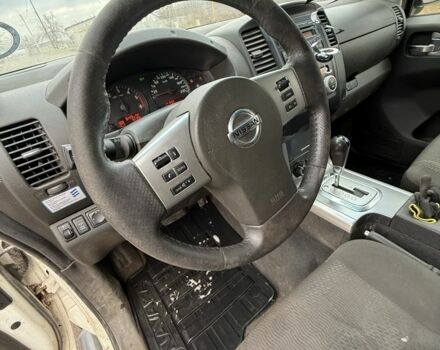 Белый Ниссан Навара, объемом двигателя 0 л и пробегом 145 тыс. км за 4700 $, фото 5 на Automoto.ua