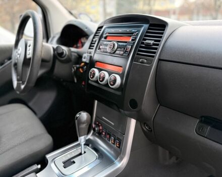 Белый Ниссан Навара, объемом двигателя 2.5 л и пробегом 280 тыс. км за 7100 $, фото 17 на Automoto.ua