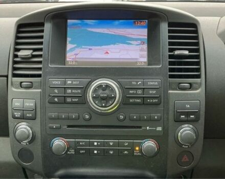 Белый Ниссан Навара, объемом двигателя 2.5 л и пробегом 240 тыс. км за 4500 $, фото 6 на Automoto.ua