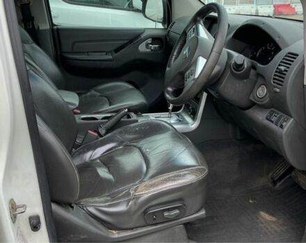 Белый Ниссан Навара, объемом двигателя 2.5 л и пробегом 240 тыс. км за 4500 $, фото 5 на Automoto.ua