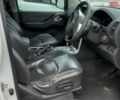 Белый Ниссан Навара, объемом двигателя 2.5 л и пробегом 240 тыс. км за 4500 $, фото 5 на Automoto.ua