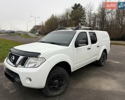 Белый Ниссан Навара, объемом двигателя 2.49 л и пробегом 325 тыс. км за 12999 $, фото 2 на Automoto.ua