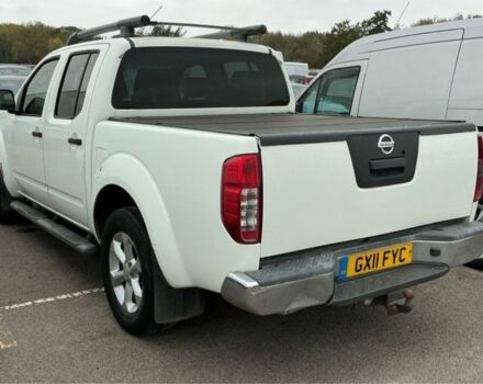 Белый Ниссан Навара, объемом двигателя 2.5 л и пробегом 240 тыс. км за 4500 $, фото 2 на Automoto.ua