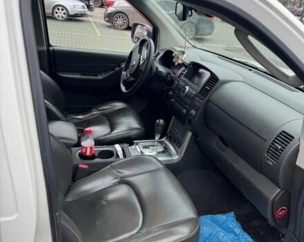 Белый Ниссан Навара, объемом двигателя 2.5 л и пробегом 212 тыс. км за 5800 $, фото 4 на Automoto.ua