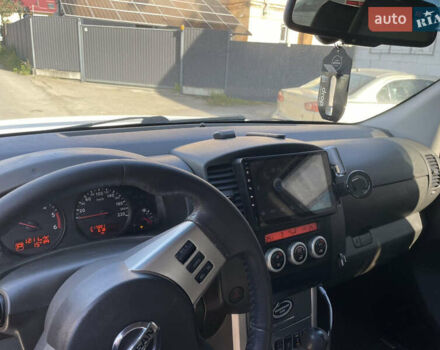 Ниссан Навара 2012 в Львове на Automoto.ua Белый Ниссан Навара, объемом двигателя 2.5 л и пробегом 212 тыс. км за 16000 $, фото 1 на Automoto.ua