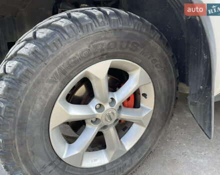 Ниссан Навара 2012 в Львове на Automoto.ua Белый Ниссан Навара, объемом двигателя 2.5 л и пробегом 212 тыс. км за 16000 $, фото 3 на Automoto.ua