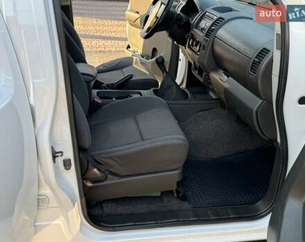 Білий Ніссан Навара, об'ємом двигуна 2.49 л та пробігом 201 тис. км за 14300 $, фото 26 на Automoto.ua