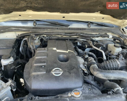 Ниссан Навара 2012 в Львове на Automoto.ua Белый Ниссан Навара, объемом двигателя 2.5 л и пробегом 212 тыс. км за 16000 $, фото 4 на Automoto.ua