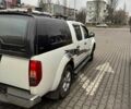 Белый Ниссан Навара, объемом двигателя 2.5 л и пробегом 212 тыс. км за 5800 $, фото 2 на Automoto.ua