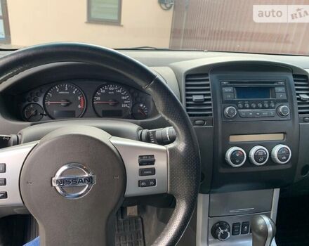 Белый Ниссан Навара, объемом двигателя 2.5 л и пробегом 260 тыс. км за 17500 $, фото 8 на Automoto.ua