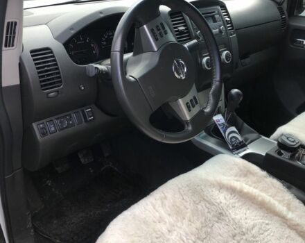 Белый Ниссан Навара, объемом двигателя 2.5 л и пробегом 210 тыс. км за 20500 $, фото 3 на Automoto.ua