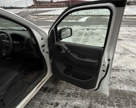 Білий Ніссан Навара, об'ємом двигуна 2.5 л та пробігом 170 тис. км за 4500 $, фото 13 на Automoto.ua