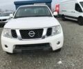 Белый Ниссан Навара, объемом двигателя 2.5 л и пробегом 242 тыс. км за 5500 $, фото 1 на Automoto.ua