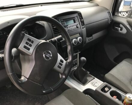 Белый Ниссан Навара, объемом двигателя 2.5 л и пробегом 242 тыс. км за 5500 $, фото 7 на Automoto.ua
