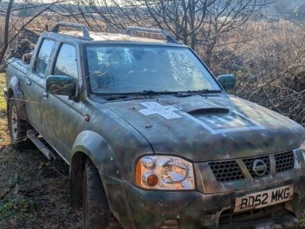 Белый Ниссан Навара, объемом двигателя 2.5 л и пробегом 300 тыс. км за 3700 $, фото 1 на Automoto.ua