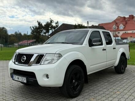 Белый Ниссан Навара, объемом двигателя 2.5 л и пробегом 230 тыс. км за 3700 $, фото 1 на Automoto.ua