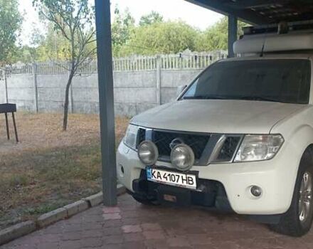 Белый Ниссан Навара, объемом двигателя 2.49 л и пробегом 250 тыс. км за 18100 $, фото 1 на Automoto.ua