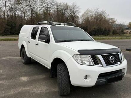 Белый Ниссан Навара, объемом двигателя 2.49 л и пробегом 325 тыс. км за 12999 $, фото 1 на Automoto.ua