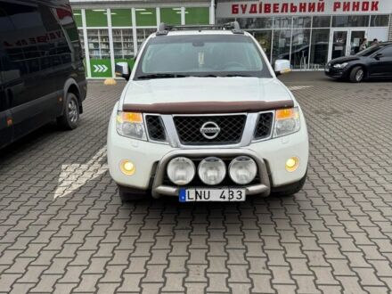 Білий Ніссан Навара, об'ємом двигуна 2.5 л та пробігом 212 тис. км за 5800 $, фото 1 на Automoto.ua