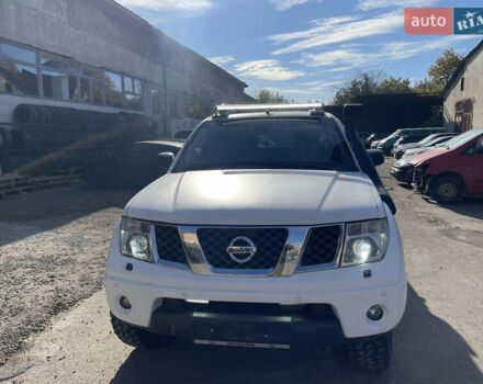 Ниссан Навара 2012 в Львове на Automoto.ua Белый Ниссан Навара, объемом двигателя 2.5 л и пробегом 212 тыс. км за 16000 $, фото 1 на Automoto.ua