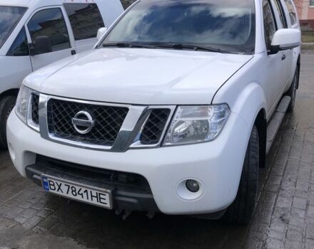 Белый Ниссан Навара, объемом двигателя 2.5 л и пробегом 210 тыс. км за 20500 $, фото 1 на Automoto.ua