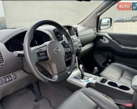 Черный Ниссан Навара, объемом двигателя 2.5 л и пробегом 230 тыс. км за 4000 $, фото 5 на Automoto.ua