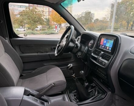 Черный Ниссан Навара, объемом двигателя 2.5 л и пробегом 200 тыс. км за 4750 $, фото 12 на Automoto.ua