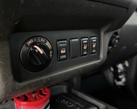 Черный Ниссан Навара, объемом двигателя 2.5 л и пробегом 245 тыс. км за 8600 $, фото 6 на Automoto.ua