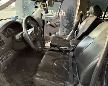 Черный Ниссан Навара, объемом двигателя 2.5 л и пробегом 325 тыс. км за 6000 $, фото 6 на Automoto.ua