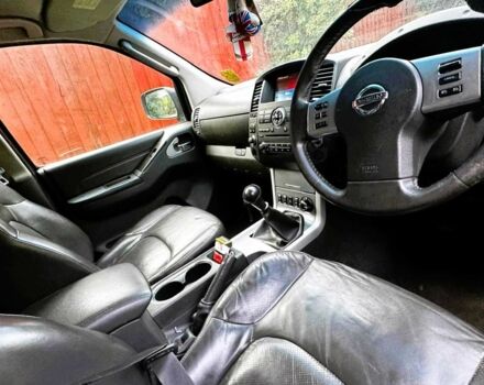 Черный Ниссан Навара, объемом двигателя 2.5 л и пробегом 170 тыс. км за 4900 $, фото 5 на Automoto.ua
