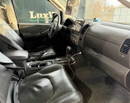 Черный Ниссан Навара, объемом двигателя 2.5 л и пробегом 325 тыс. км за 6000 $, фото 4 на Automoto.ua