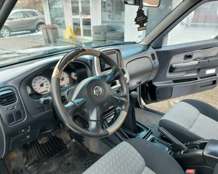 Черный Ниссан Навара, объемом двигателя 2.5 л и пробегом 178 тыс. км за 2750 $, фото 7 на Automoto.ua