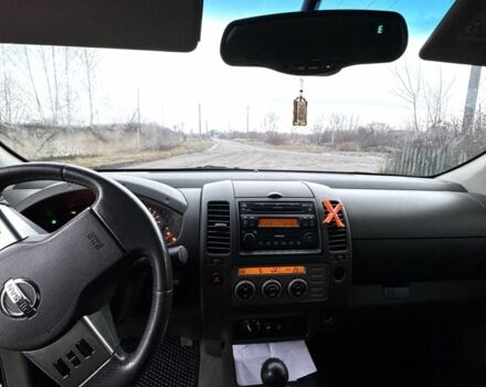 Черный Ниссан Навара, объемом двигателя 2.5 л и пробегом 330 тыс. км за 11999 $, фото 4 на Automoto.ua
