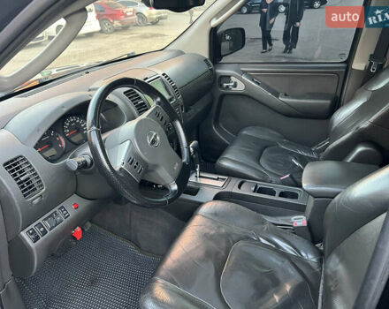 Чорний Ніссан Навара, об'ємом двигуна 2.49 л та пробігом 275 тис. км за 12500 $, фото 5 на Automoto.ua