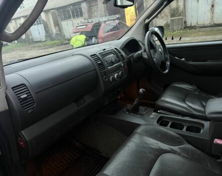 Черный Ниссан Навара, объемом двигателя 2.5 л и пробегом 210 тыс. км за 4000 $, фото 7 на Automoto.ua