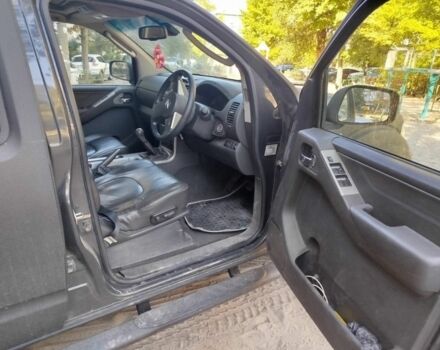 Черный Ниссан Навара, объемом двигателя 2.5 л и пробегом 125 тыс. км за 5100 $, фото 7 на Automoto.ua