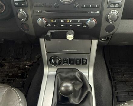 Черный Ниссан Навара, объемом двигателя 2.5 л и пробегом 150 тыс. км за 2890 $, фото 7 на Automoto.ua