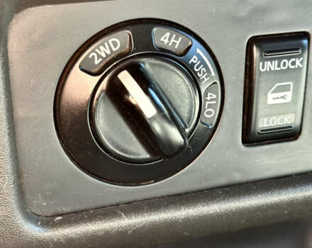 Черный Ниссан Навара, объемом двигателя 2.49 л и пробегом 300 тыс. км за 7237 $, фото 8 на Automoto.ua