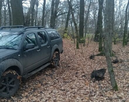 Черный Ниссан Навара, объемом двигателя 2.5 л и пробегом 200 тыс. км за 6000 $, фото 2 на Automoto.ua