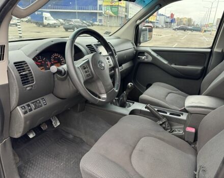 Черный Ниссан Навара, объемом двигателя 2.5 л и пробегом 220 тыс. км за 6700 $, фото 15 на Automoto.ua
