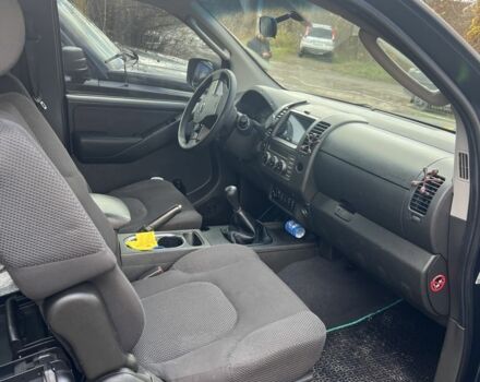 Чорний Ніссан Навара, об'ємом двигуна 2.5 л та пробігом 352 тис. км за 6500 $, фото 1 на Automoto.ua